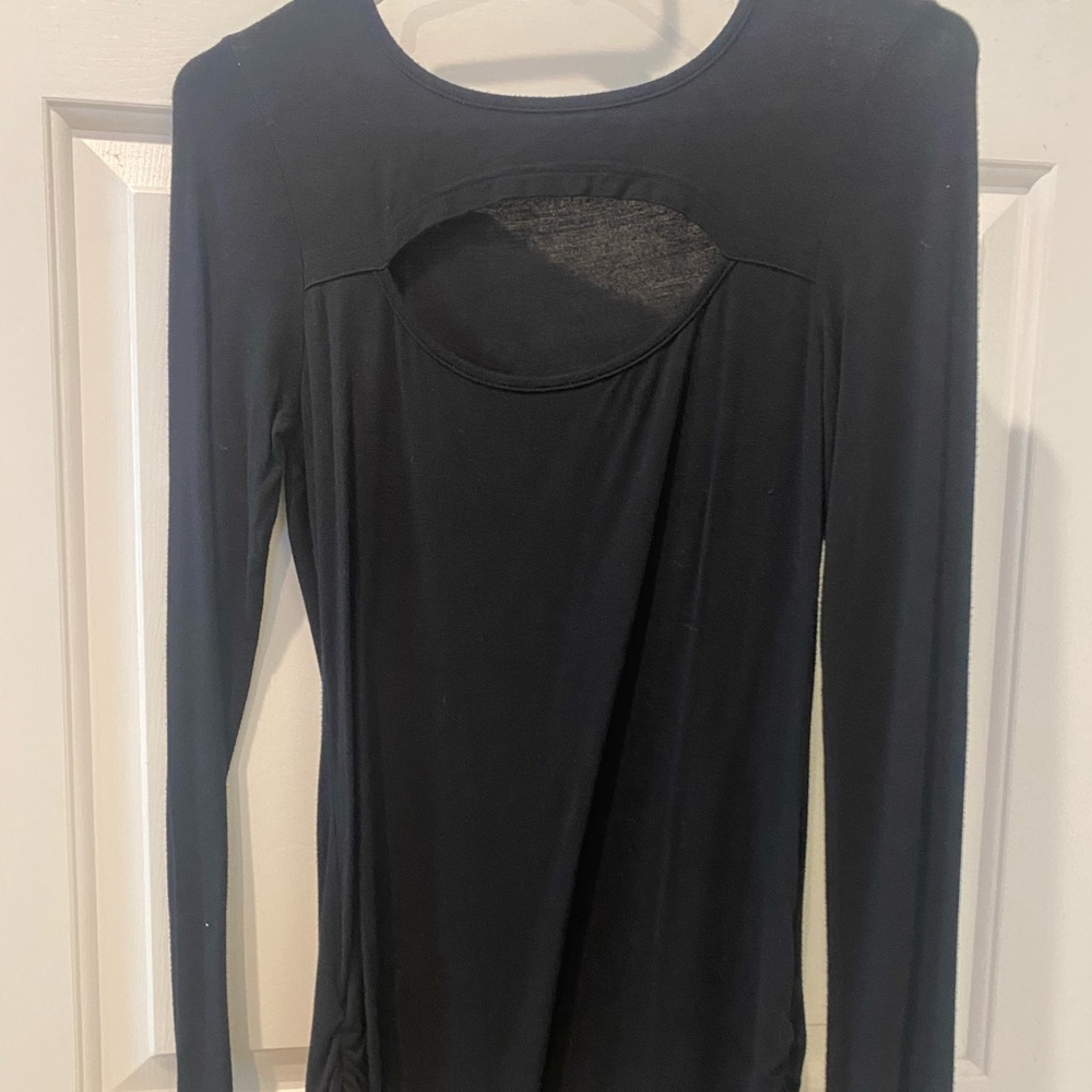 Key Hole long sleeve size Small